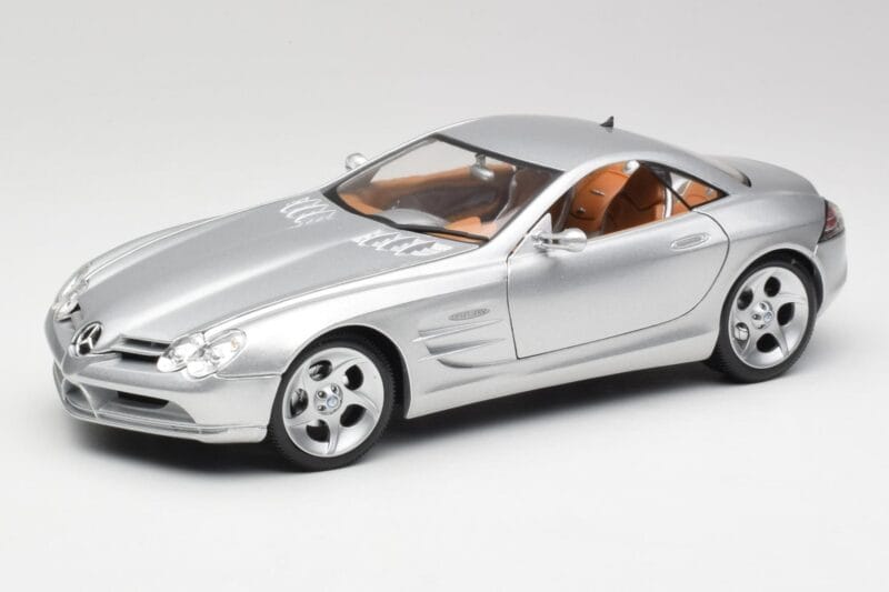 Mercedes SLR Vision Liquid Hopea Maisto 1:18 B66962101 Metalli