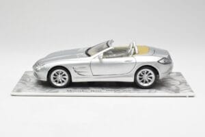 Mercedes SLR Vision Roadster Liquid Hopea Maisto 1:18 B66963208 Metalli — kuva 4 / 8