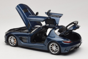 Mercedes SLS AMG Black Series Daytona Blue Metallic Minichamps 1:18 110033026 Metalli — kuva 5 / 8