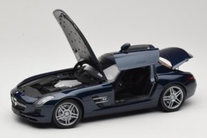 Mercedes SLS AMG C197 Blue Metallic Minichamps 1:18 100039021 Metalli — kuva 2 / 8