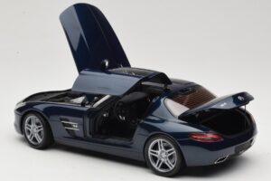 Mercedes SLS AMG C197 Blue Metallic Minichamps 1:18 100039021 Metalli — kuva 5 / 8