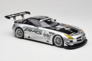 Mercedes AMG SLS C197 GT3 Team AMG China #96 M. Hakkinen / C. Cheng Zhuhai 6th 2011 Minichamps 1:18 151113196 Metalli — kuva 4 / 6