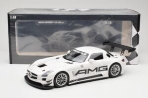 Mercedes AMG SLS C197 GT3 Street Valkoinen Minichamps 1:18 151123107 Metalli — kuva 6 / 6