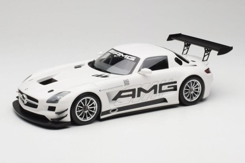 Mercedes AMG SLS C197 GT3 Street Valkoinen Minichamps 1:18 151123107 Metalli