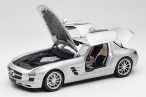 Mercedes SLS AMG C197 Iridium Hopea Minichamps 1:18 100039026 Metalli — kuva 2 / 8