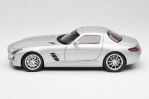 Mercedes SLS AMG C197 Iridium Hopea Minichamps 1:18 100039026 Metalli — kuva 4 / 8