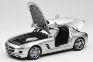 Mercedes SLS AMG C197 Matt Hopea Minichamps 1:18 100039029 Metalli — kuva 2 / 8