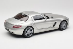 Mercedes SLS AMG C197 Matt Hopea Minichamps 1:18 100039029 Metalli — kuva 3 / 8
