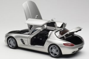 Mercedes SLS AMG C197 Matt Hopea Minichamps 1:18 100039029 Metalli — kuva 5 / 8
