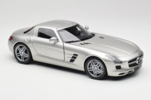 Mercedes SLS AMG C197 Matt Hopea Minichamps 1:18 100039029 Metalli — kuva 6 / 8