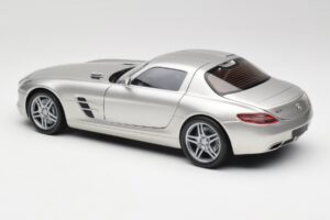 Mercedes SLS AMG C197 Matt Hopea Minichamps 1:18 100039029 Metalli — kuva 7 / 8
