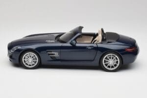 Mercedes SLS AMG R197 Roadster South Seas Sininen Minichamps 1:18 100039031 Metalli — kuva 4 / 8