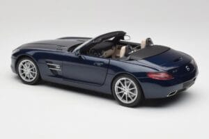 Mercedes SLS AMG R197 Roadster South Seas Sininen Minichamps 1:18 100039031 Metalli — kuva 7 / 8