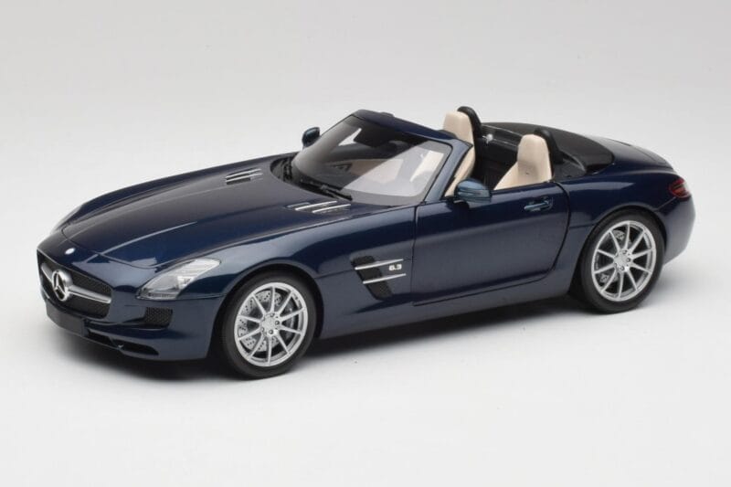 Mercedes SLS AMG R197 Roadster South Seas Sininen Minichamps 1:18 100039031 Metalli