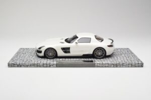 Mercedes Brabus SLS AMG 700 Biturbo Pearl Valkoinen Minichamps 1:18 107032020 Metalli — kuva 3 / 6