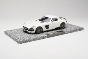 Mercedes Brabus SLS AMG 700 Biturbo Pearl Valkoinen Minichamps 1:18 107032020 Metalli