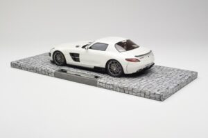 Mercedes Brabus SLS AMG 700 Biturbo Pearl Valkoinen Minichamps 1:18 107032020 Metalli — kuva 5 / 6