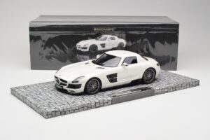 Mercedes Brabus SLS AMG 700 Biturbo Pearl Valkoinen Minichamps 1:18 107032020 Metalli — kuva 6 / 6