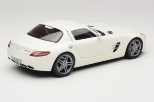 Mercedes SLS AMG Designo Mystic White Museum Edition Minichamps 1:18 B66055551 Metalli — kuva 3 / 8