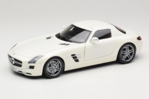 Mercedes SLS AMG Designo Mystic White Museum Edition Minichamps 1:18 B66055551 Metalli