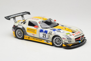 Mercedes SLS AMG GT3 #21 Rowe Racing M. Hartung / N. Heyer ADAC 24 Hours Nurburgring 2013 Minichamps 1:18 151133121 Metalli — kuva 4 / 6