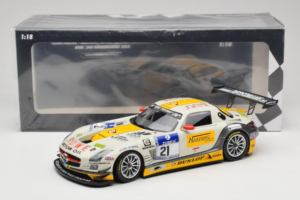 Mercedes SLS AMG GT3 #21 Rowe Racing M. Hartung / N. Heyer ADAC 24 Hours Nurburgring 2013 Minichamps 1:18 151133121 Metalli — kuva 6 / 6