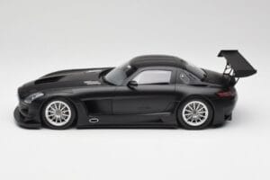 Mercedes SLS AMG GT3 C197 Street Matta Musta Minichamps 1:18 151113101 Metalli — kuva 3 / 6