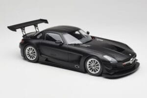 Mercedes SLS AMG GT3 C197 Street Matta Musta Minichamps 1:18 151113101 Metalli — kuva 4 / 6