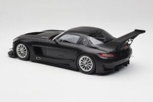 Mercedes SLS AMG GT3 C197 Street Matta Musta Minichamps 1:18 151113101 Metalli — kuva 5 / 6