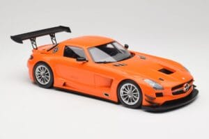 Mercedes SLS AMG GT3 C197 Street Oranssi Minichamps 1:18 151113105 Metalli — kuva 4 / 6