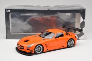 Mercedes SLS AMG GT3 C197 Street Oranssi Minichamps 1:18 151113105 Metalli — kuva 6 / 6