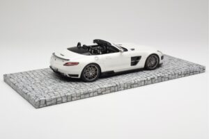 Mercedes Brabus SLS AMG 700 Biturbo Roadster Pearl Valkoinen Minichamps 1:18 107032130 Metalli — kuva 2 / 6