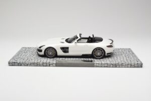 Mercedes Brabus SLS AMG 700 Biturbo Roadster Pearl Valkoinen Minichamps 1:18 107032130 Metalli — kuva 3 / 6