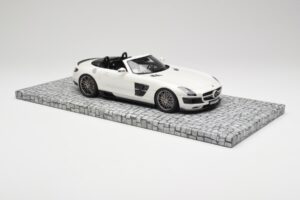 Mercedes Brabus SLS AMG 700 Biturbo Roadster Pearl Valkoinen Minichamps 1:18 107032130 Metalli — kuva 4 / 6