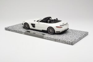 Mercedes Brabus SLS AMG 700 Biturbo Roadster Pearl Valkoinen Minichamps 1:18 107032130 Metalli — kuva 5 / 6