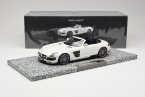 Mercedes Brabus SLS AMG 700 Biturbo Roadster Pearl Valkoinen Minichamps 1:18 107032130 Metalli — kuva 6 / 6