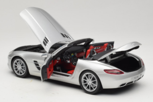 Mercedes SLS AMG Roadster Iridium Hopea Minichamps 1:18 B66960078 Metalli — kuva 5 / 8