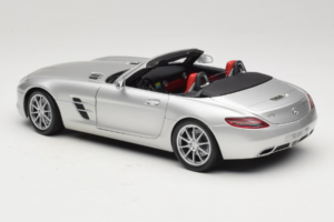 Mercedes SLS AMG Roadster Iridium Hopea Minichamps 1:18 B66960078 Metalli — kuva 7 / 8