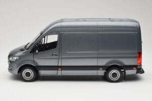 Mercedes Sprinter W907 Pakettiauto Selenite Grey Metallic Norev 1:18 B66004163 Metalli — kuva 4 / 8