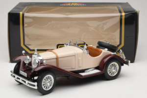 Mercedes SSK Beige & Tummanpunainen Bburago 1:18 3009-M4 Metalli — kuva 6 / 6