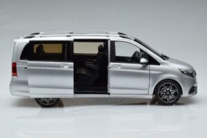 Mercedes V-Class V260 AMG Line Hopea Norev 1:18 183871 Metalli — kuva 4 / 10