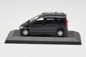 Mercedes Vaneo Tummansininen Minichamps 1:43 400031200 Metalli