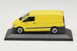 Mercedes Vito W638 Keltainen Minichamps 1:43 B67871200-R1 Metalli