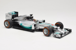 Mercedes W05 #44 L. Hamilton Mercedes AMG Petronas Malaysian Grand Prix Winner 2014 Minichamps 1:18 110140144 Metalli — kuva 4 / 7