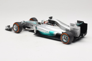 Mercedes W05 #44 L. Hamilton Mercedes AMG Petronas Malaysian Grand Prix Winner 2014 Minichamps 1:18 110140144 Metalli — kuva 5 / 7