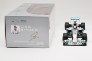 Mercedes W05 #44 L. Hamilton Mercedes AMG Petronas Malaysian Grand Prix Winner 2014 Minichamps 1:18 110140144 Metalli — kuva 6 / 7