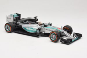 Mercedes W06 #44 L. Hamilton Mercedes AMG Petronas Japanese Grand Prix Winner 2015 Minichamps 1:18 110150344 Metalli — kuva 4 / 7