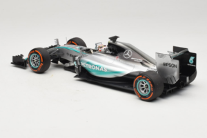 Mercedes W06 #44 L. Hamilton Mercedes AMG Petronas Japanese Grand Prix Winner 2015 Minichamps 1:18 110150344 Metalli — kuva 5 / 7