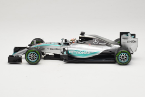 Mercedes W06 #44 L. Hamilton Mercedes AMG Petronas United States Grand Prix Winner World Champion 2015 Minichamps 1:18 110150 — kuva 3 / 7