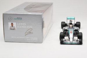 Mercedes W06 #44 L. Hamilton Mercedes AMG Petronas United States Grand Prix Winner World Champion 2015 Minichamps 1:18 110150 — kuva 6 / 7